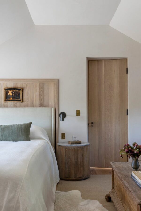 bathroom near guest room