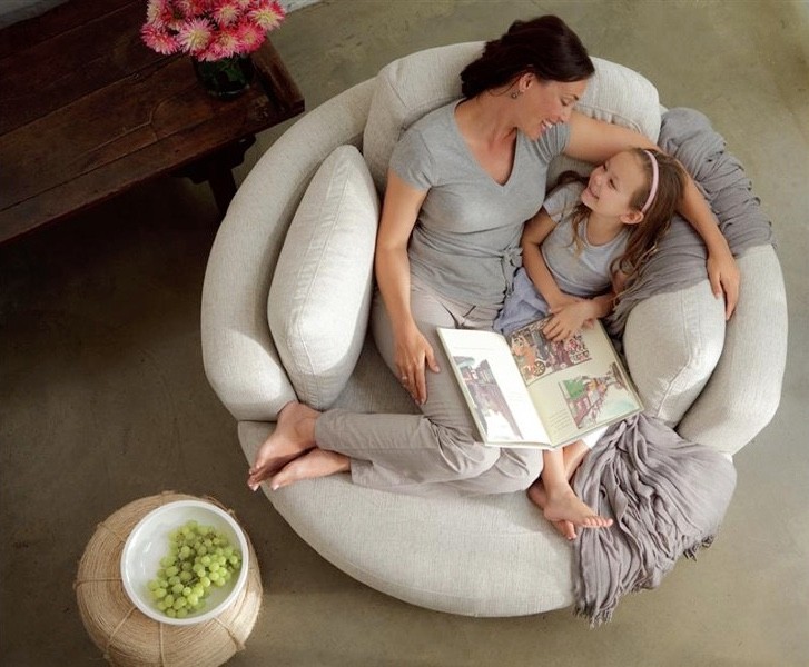 Round white reading chair